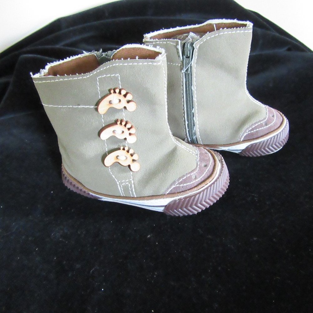 Baby boys size 5 boots Outbac>/ -